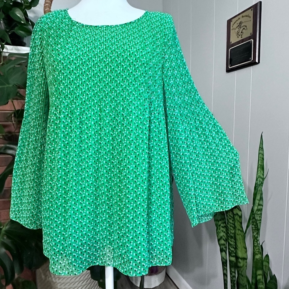 #8)  Max studio  pleaded & bell sleeve blouse Size Medium excellent condition